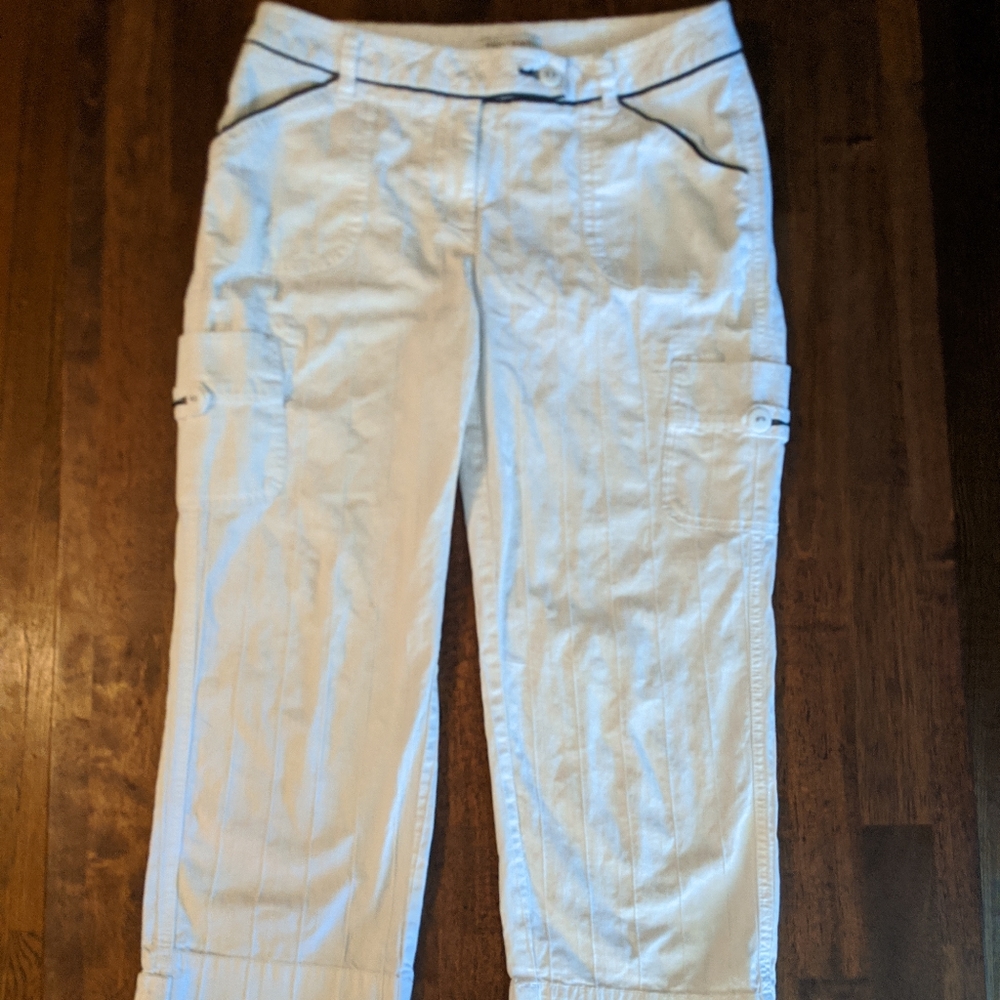 White House Black Market Capri pants size 8